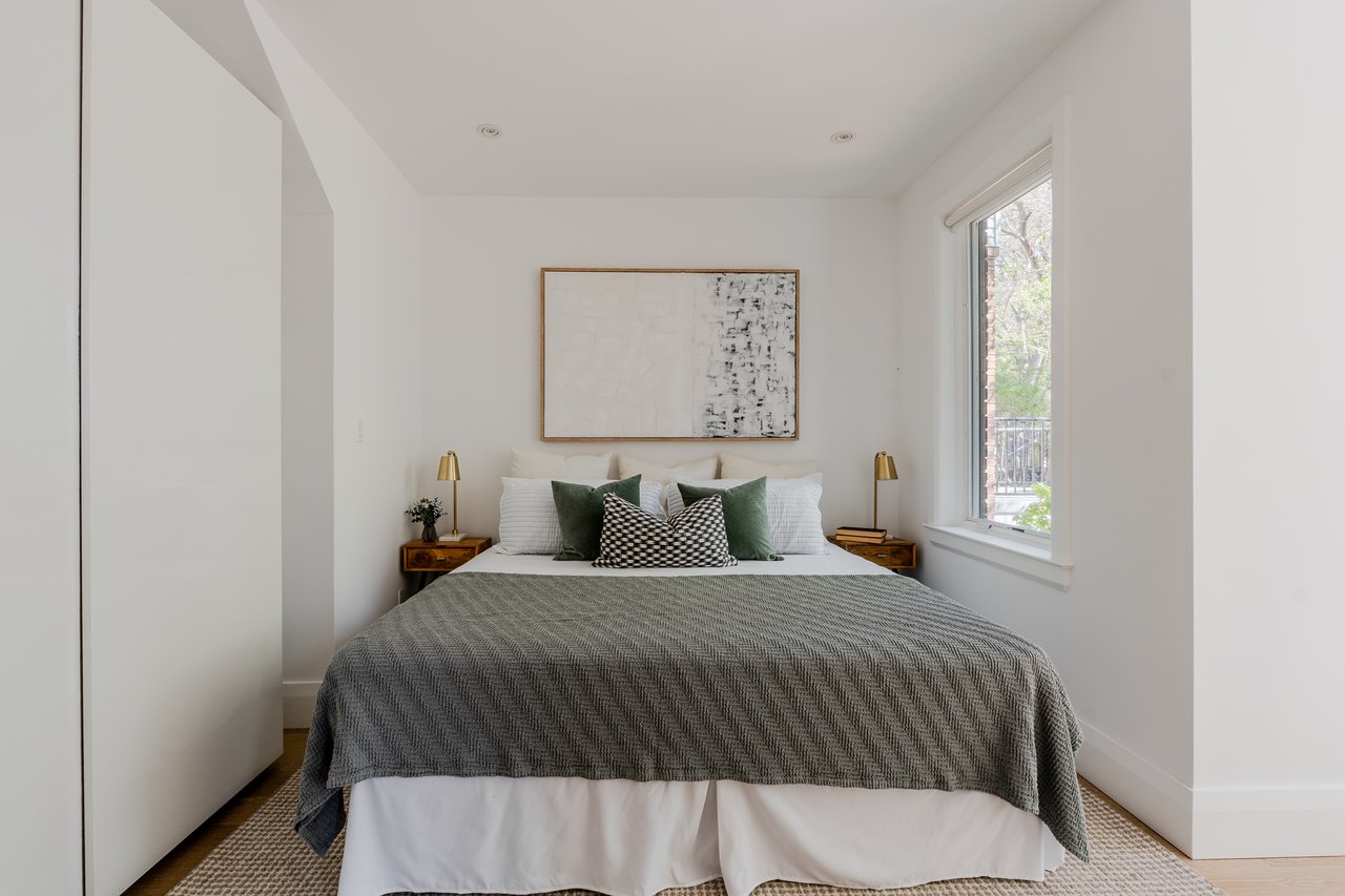 389 Woodbine Ave