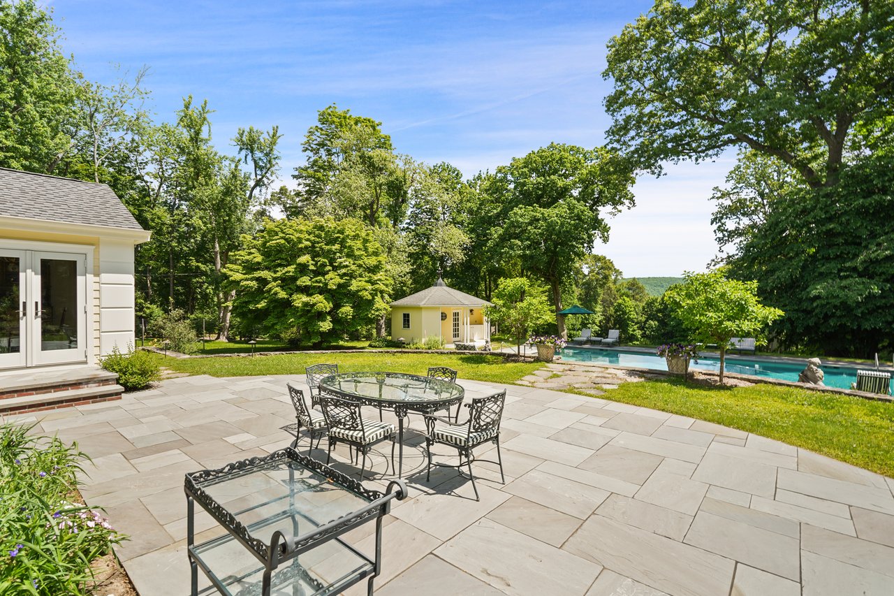 122 E Ridge Road