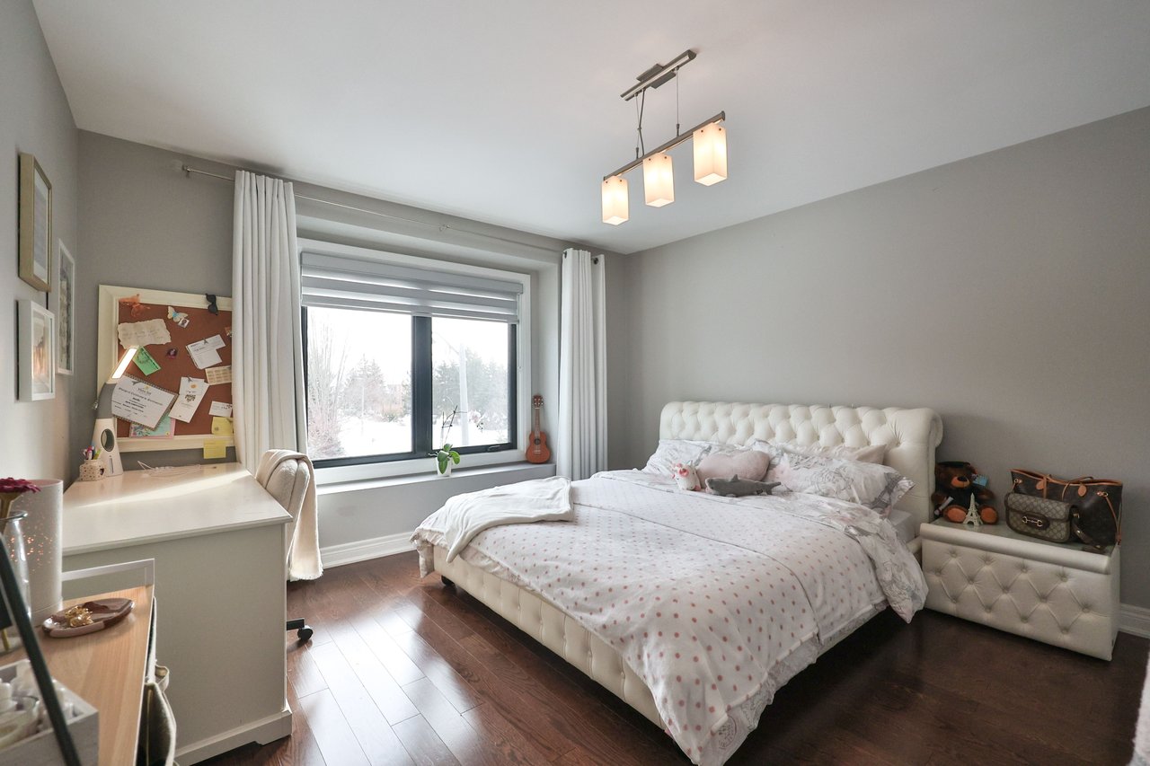 469 Stratford Road, Oakville