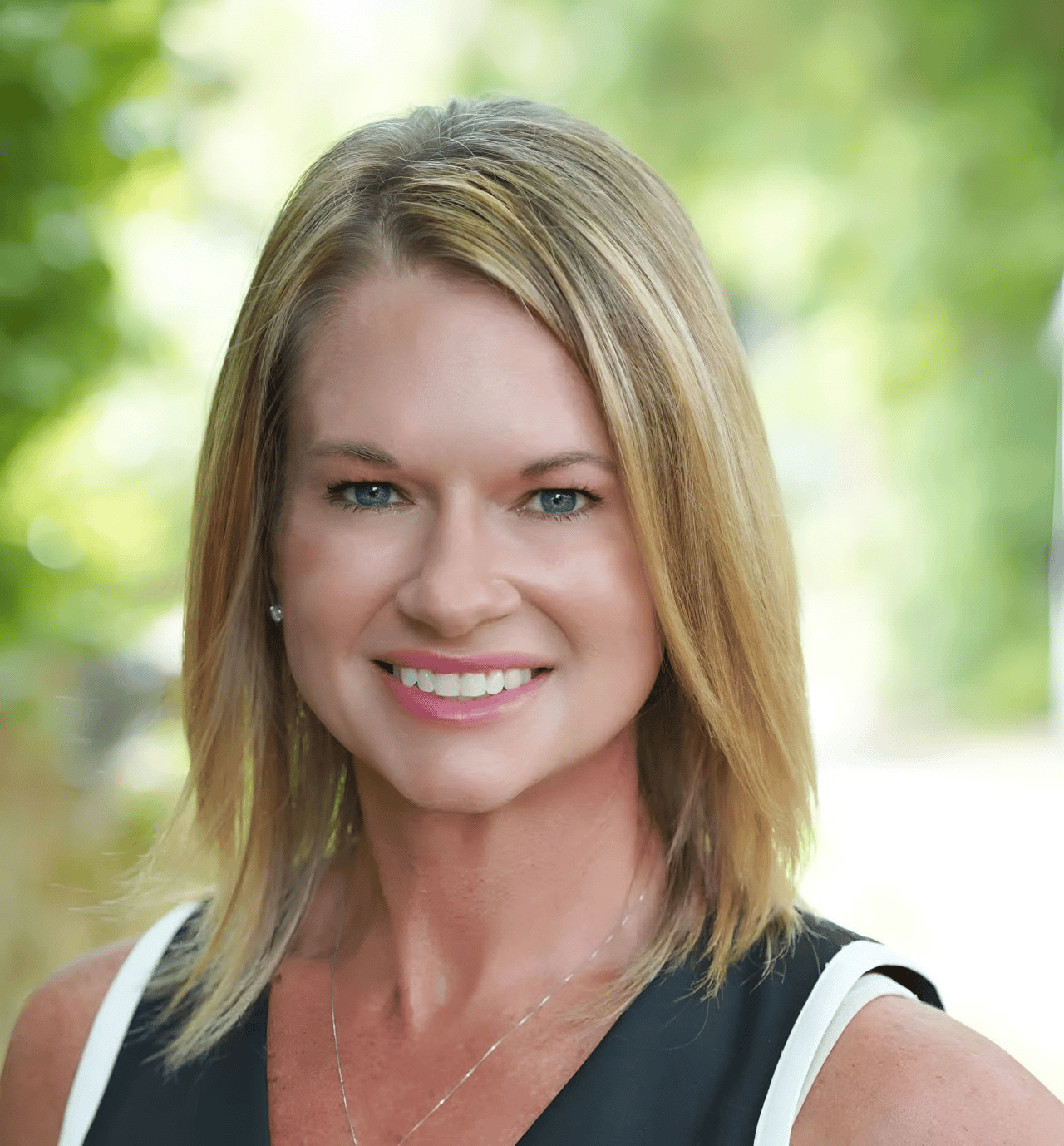 Suzanne Curry Savannah, GA Real Estate Agent Headshot