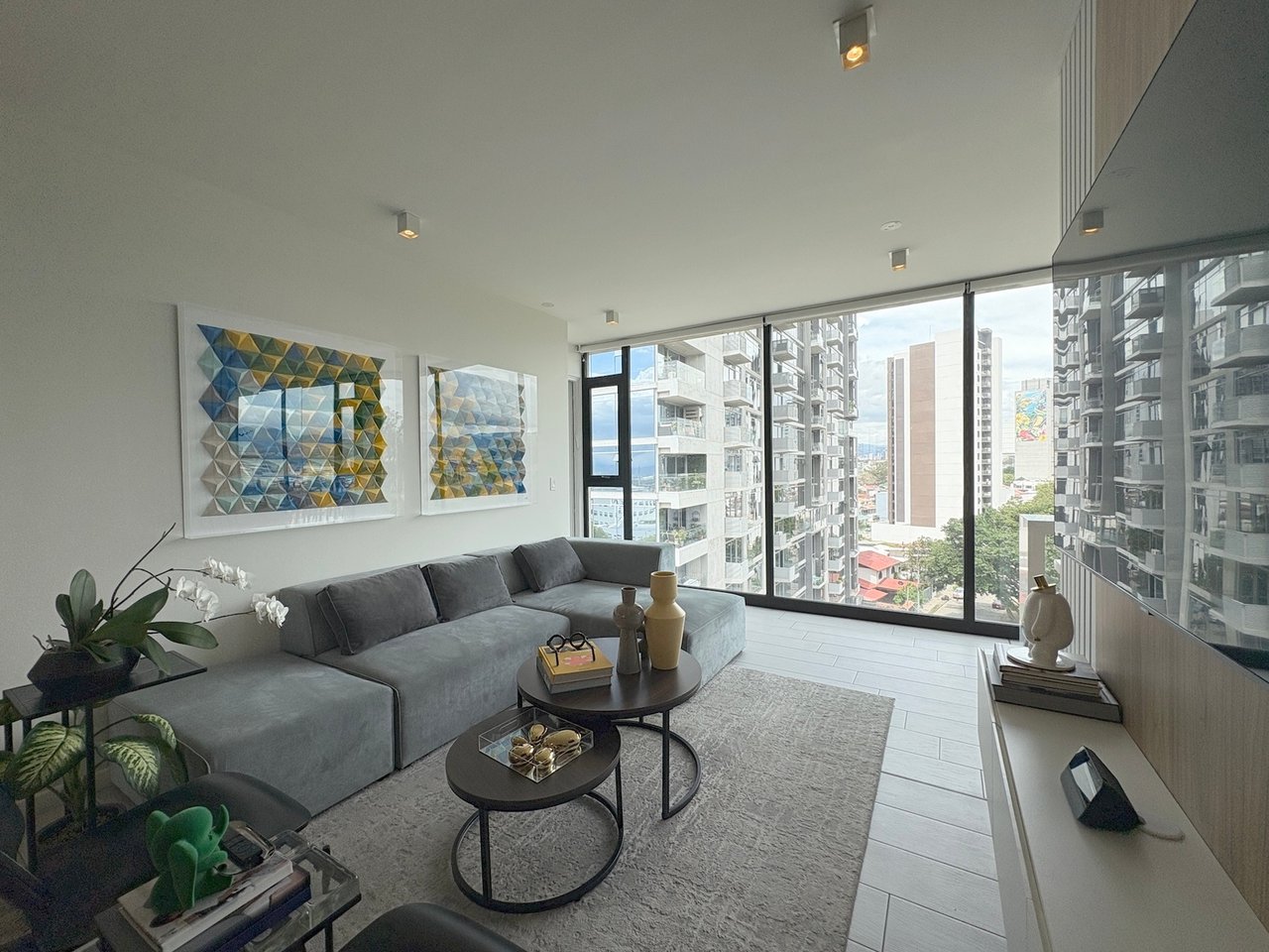 High Floor City View Residence, Sabana and Rohrmoser, San Jose