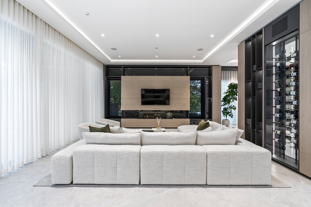 Pinnacle Of Modern Luxury Living