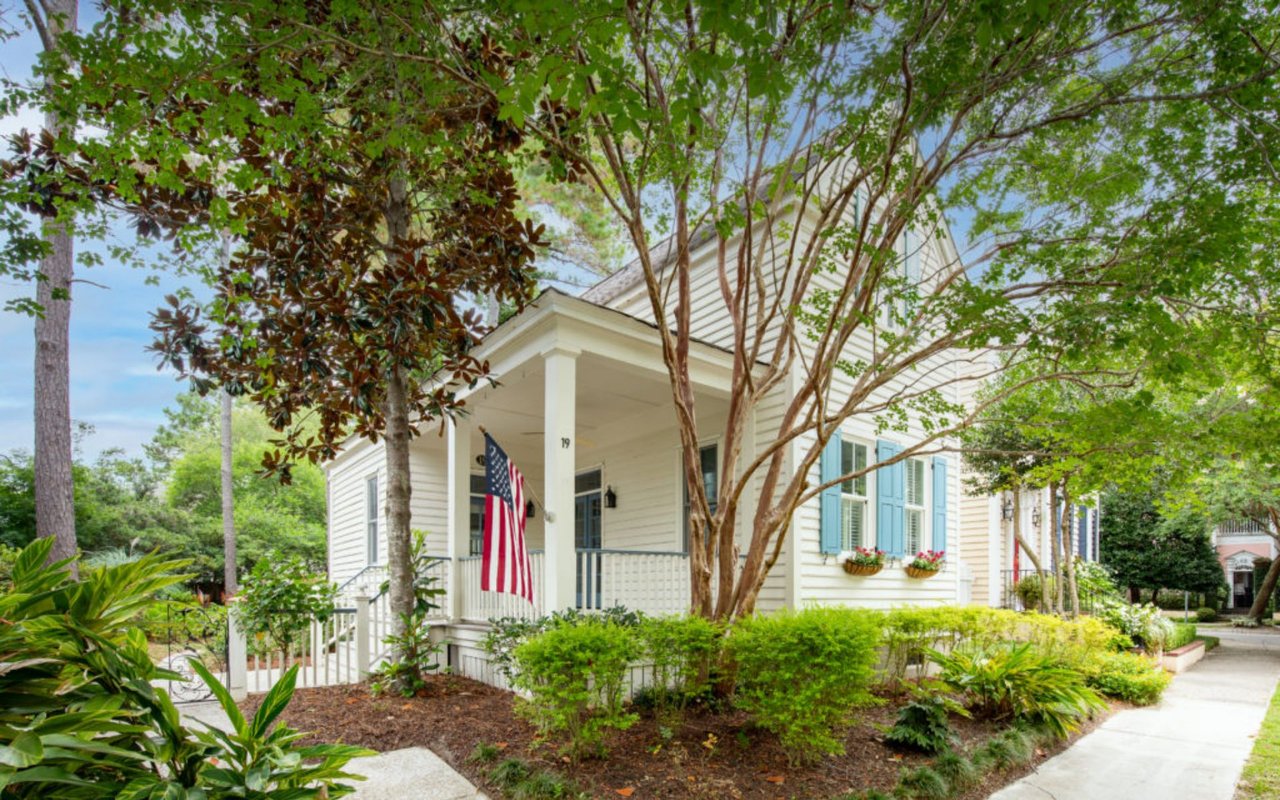 Charming I’On Cottage – 19 Prescient Street