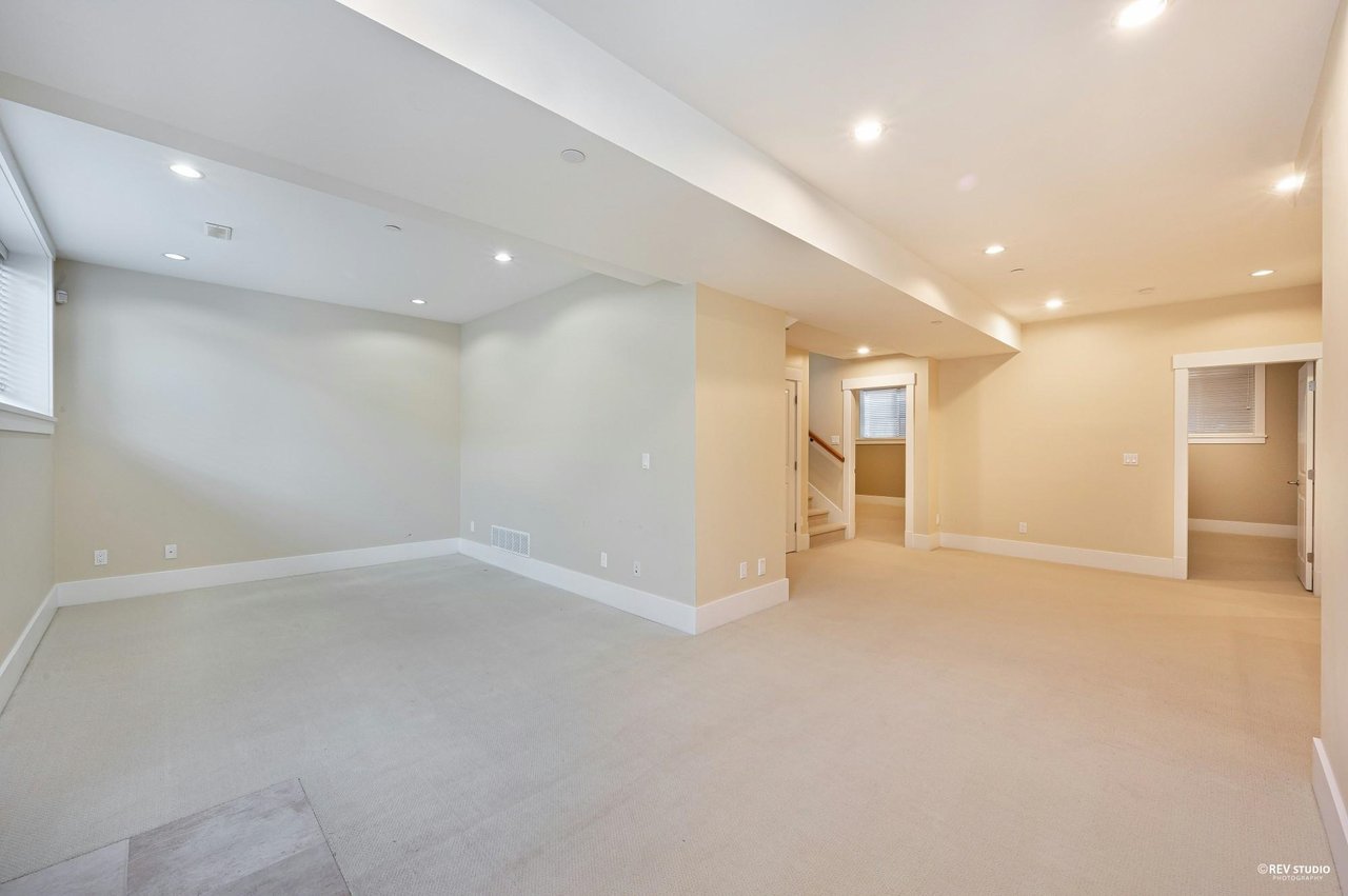 1141 Lawson Ave
