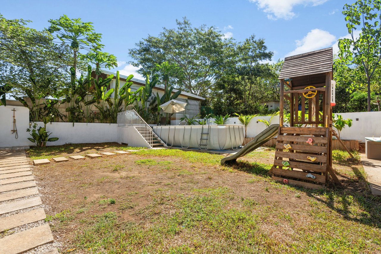 Casa Vista Grande | Lovely Modern Home at the Beach with Space to Build