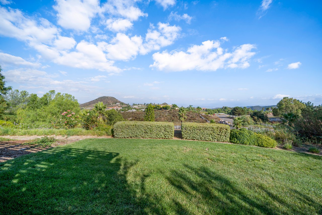 21100 Paseo Montana