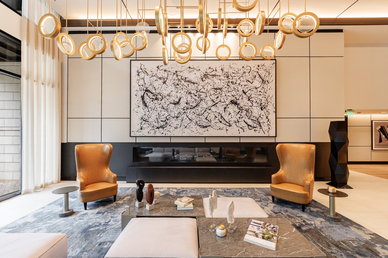2425 Peachtree Road Unit 1806