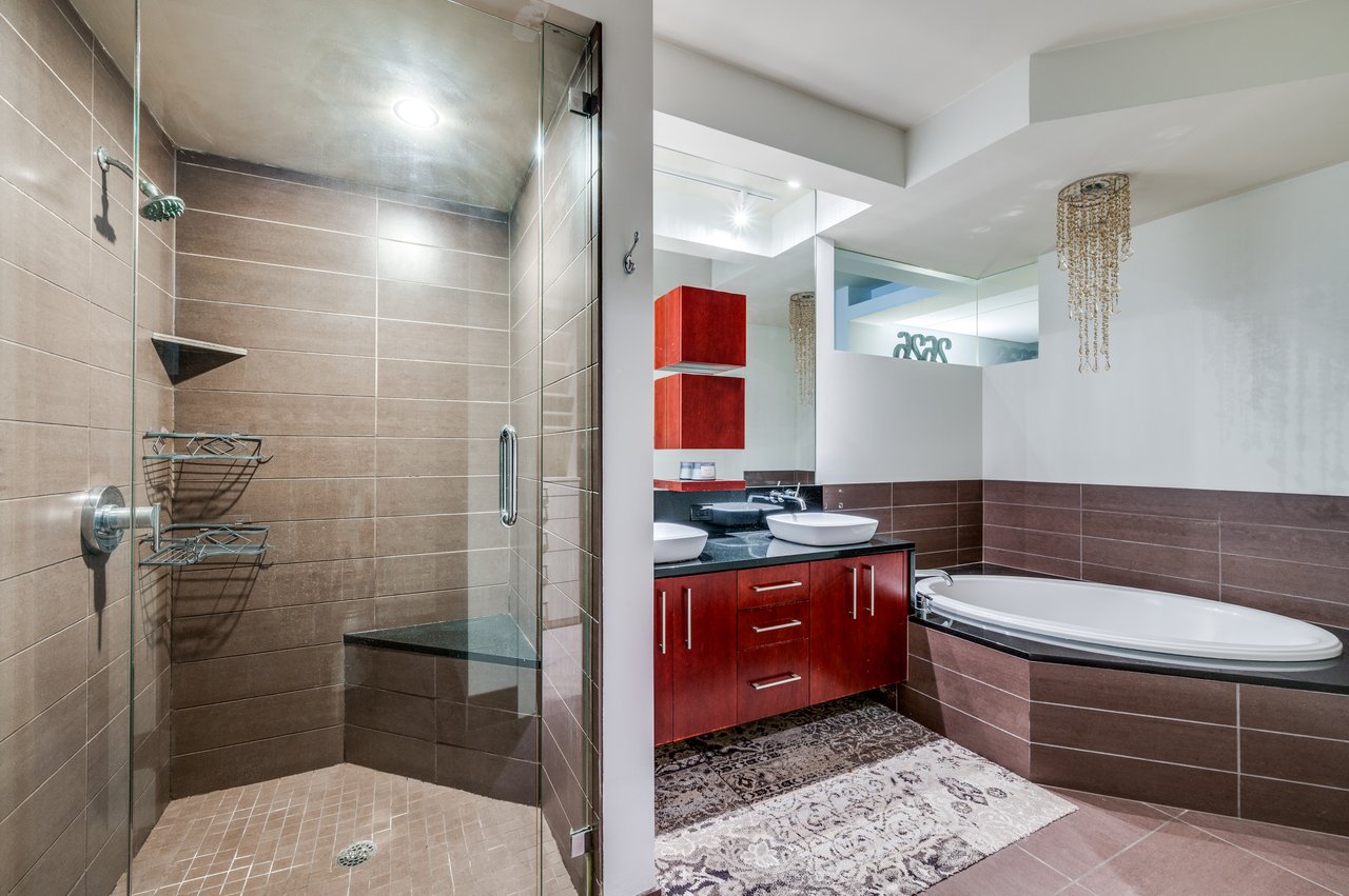 2600 W 7th Street W 2626
