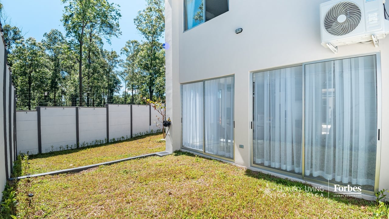 21565 - Corner house with 3 furnished bedrooms, a patio, in Cariari