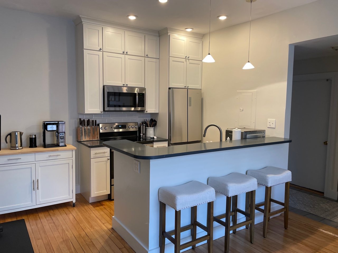 Beautiful Keswick Street 1 bed 1 bath - Laundry in Unit - Pets Negotiable 