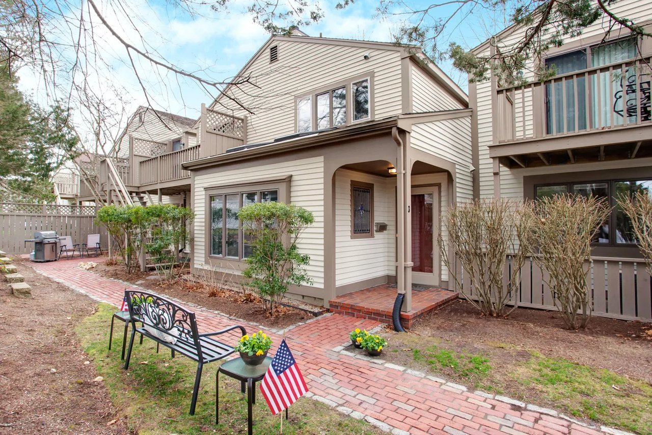 39 Blossom Ave, Unit 3A