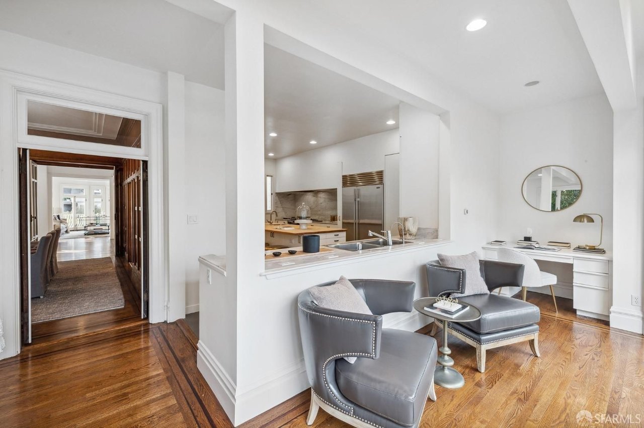 2536 Baker Street