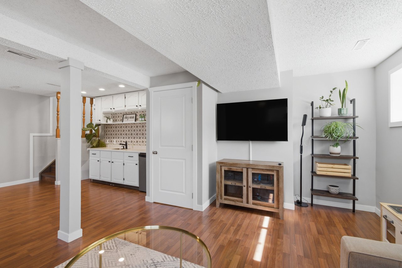 559 Deerpath Court SE