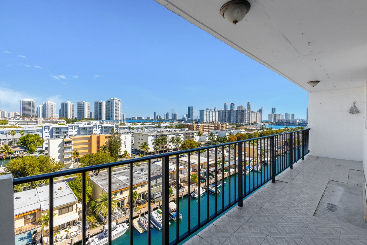 3545 NE 166th St #1004 North Miami Beach