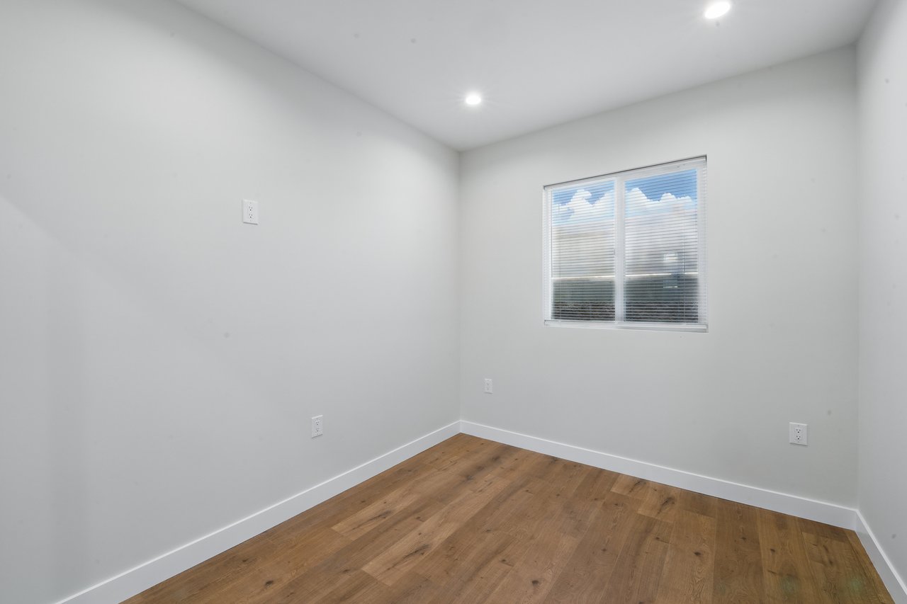 4 Units in North Hollywood