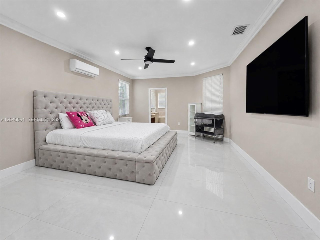 16519-sw-67-terrace-miami-home-for-sale-bedroom