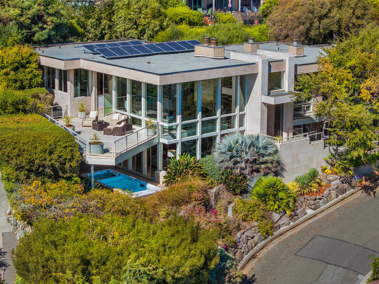 Dramatic Contemporary Architecture and Golden Gate Bridge Views