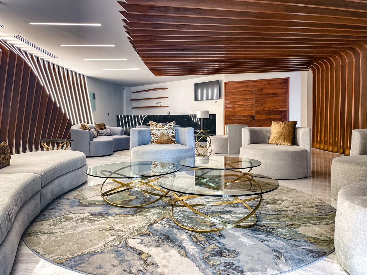 Shark Tower Puerto Cancún