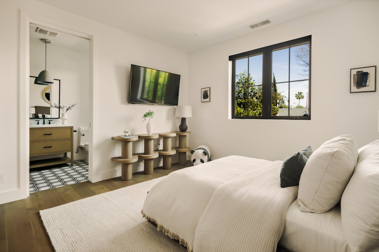 4261 Denny Ave, Toluca Lake 