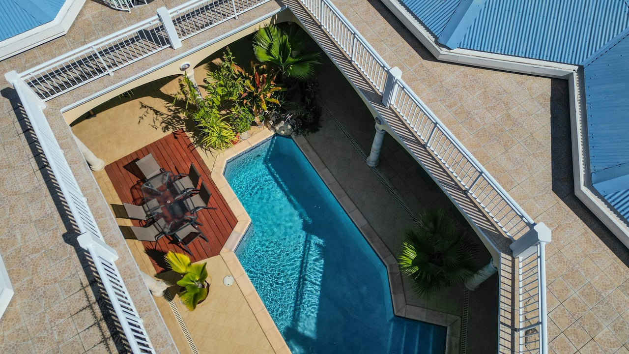 Octagon Villa West End