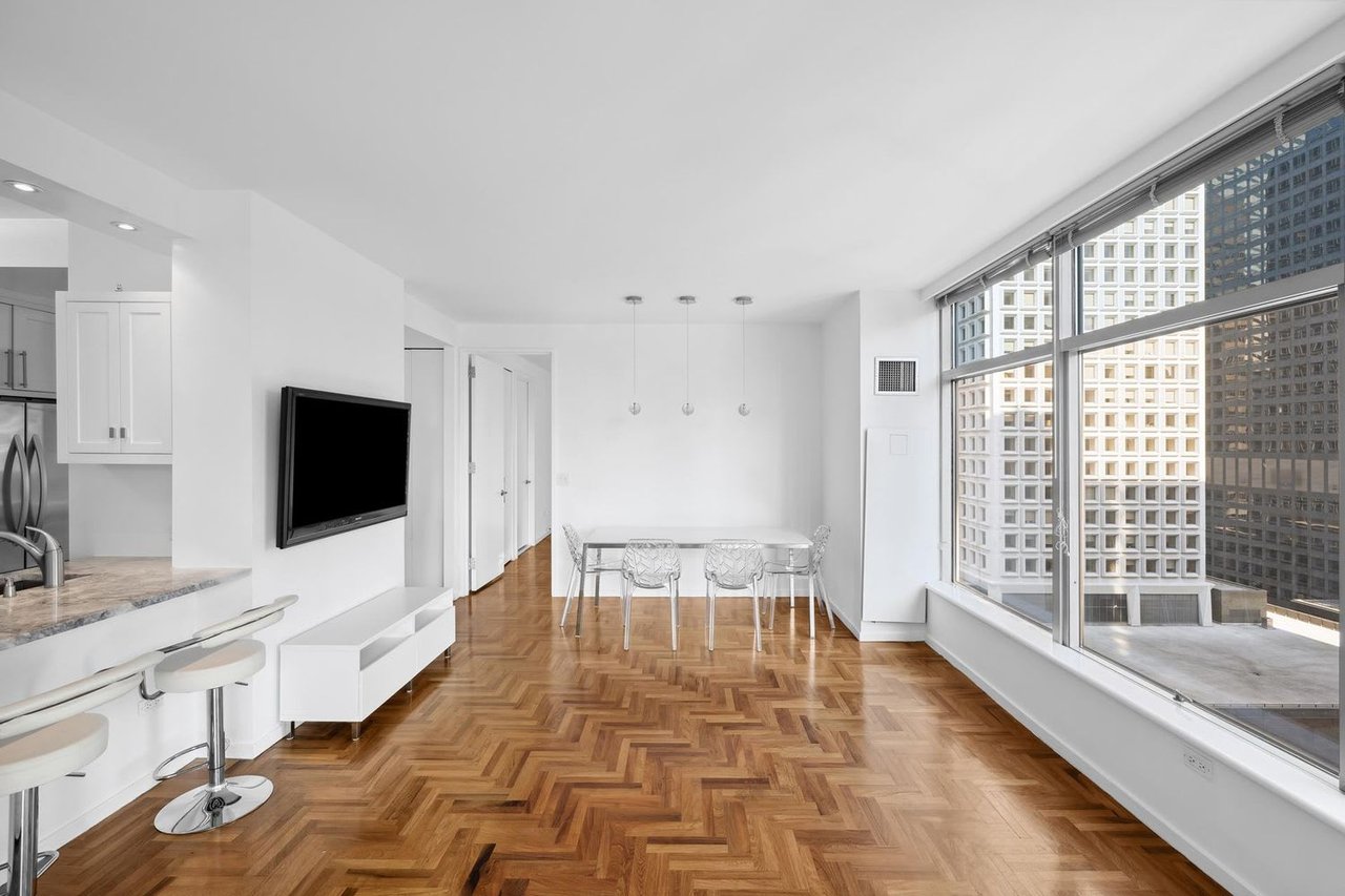 250 E 54th St, Unit 18C