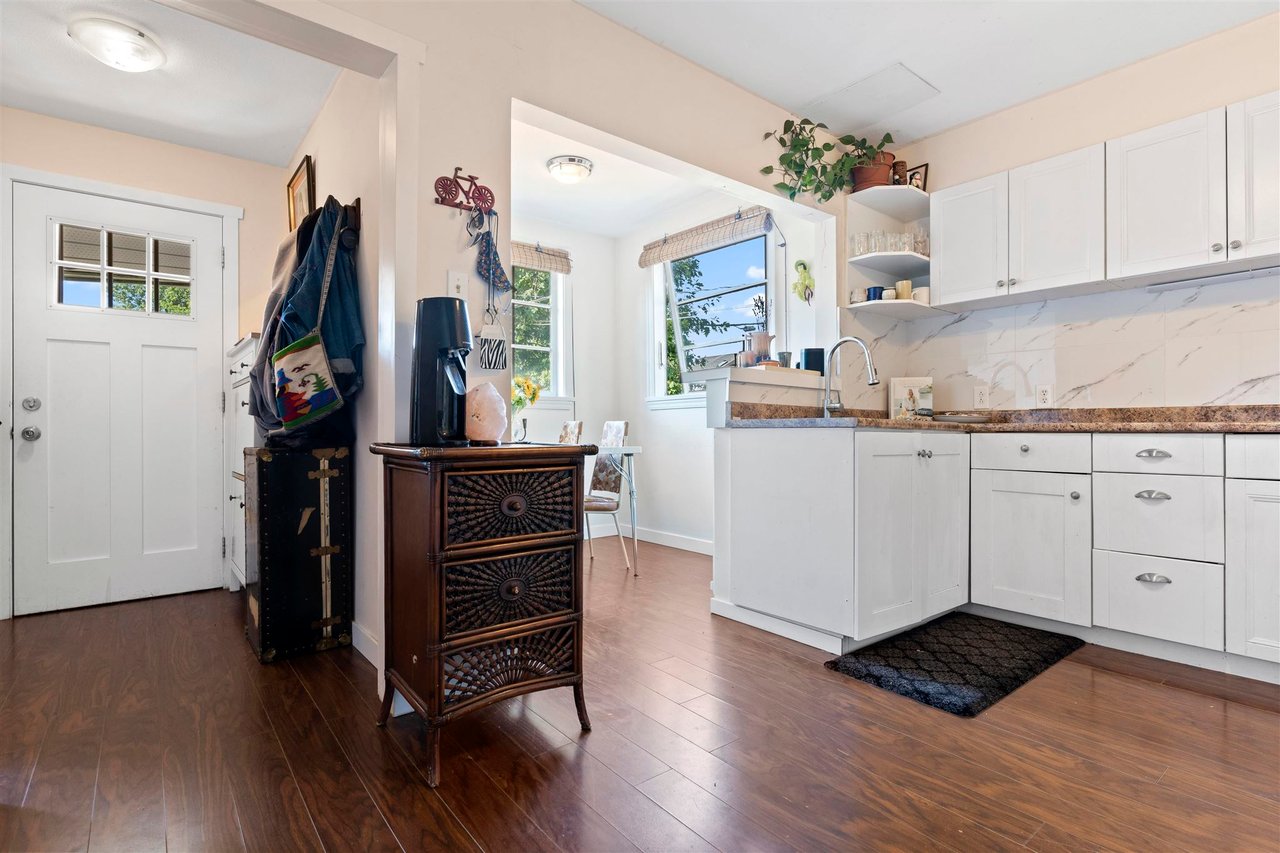 982 E 28th Ave