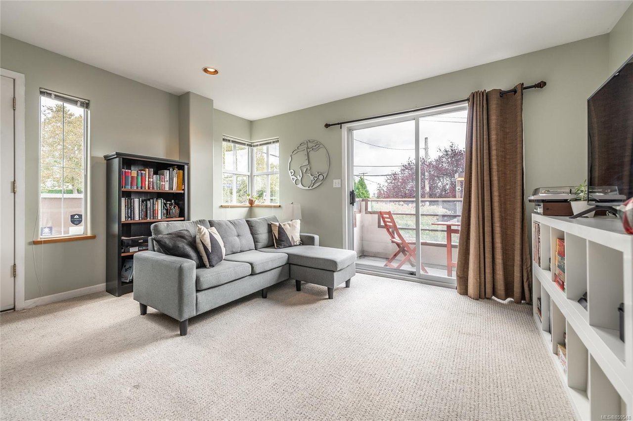 391 Burnside Rd