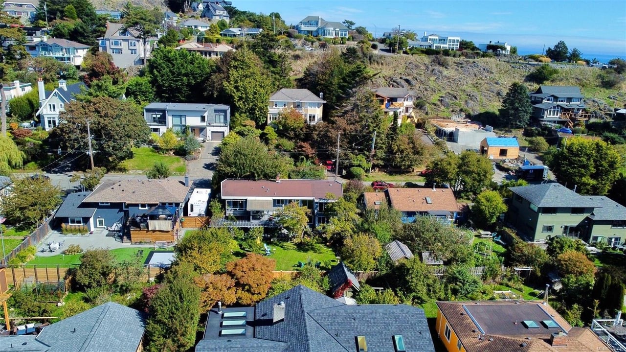 2105 Lorne Terr