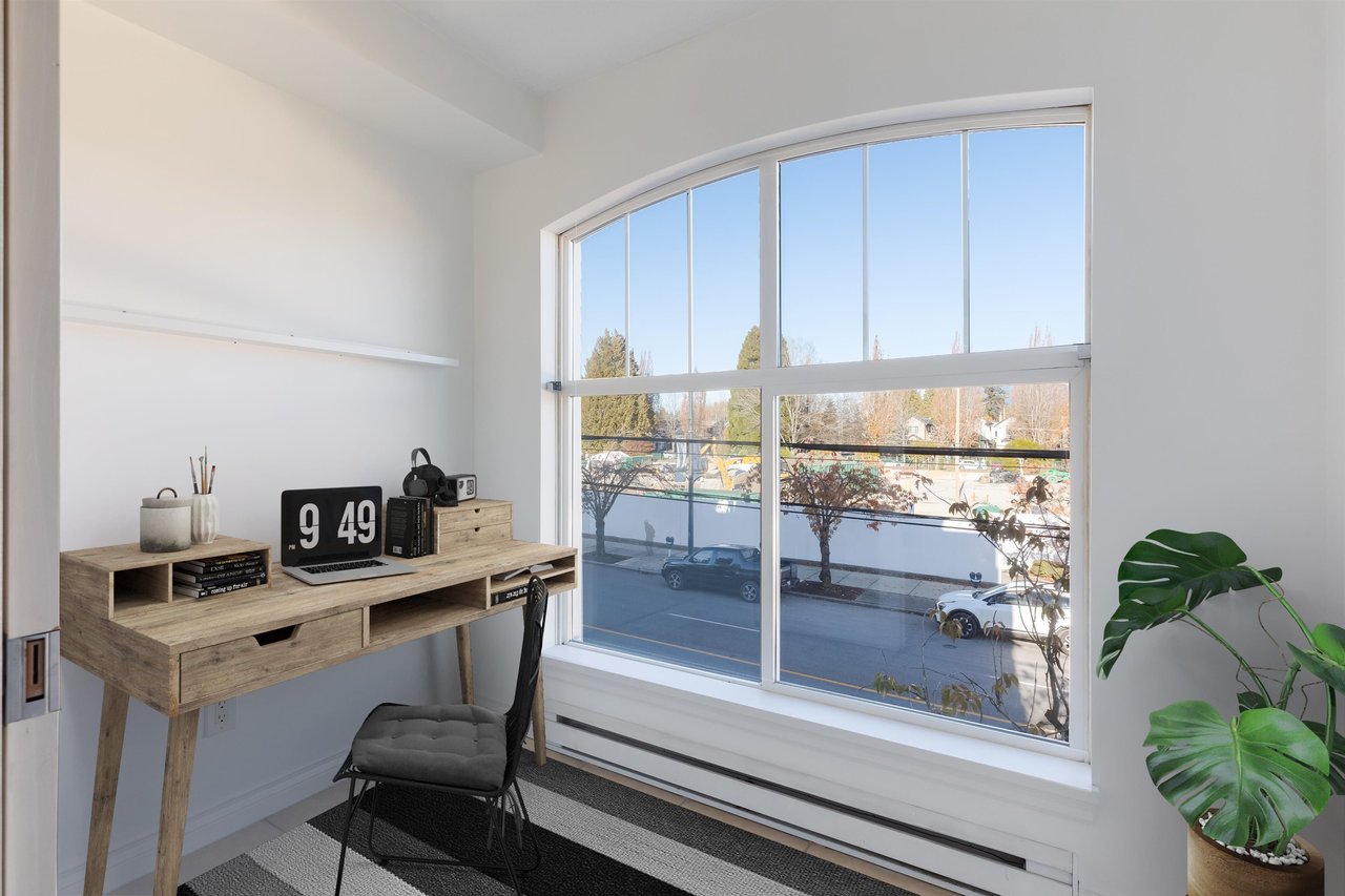 203-4542 W 10th Ave