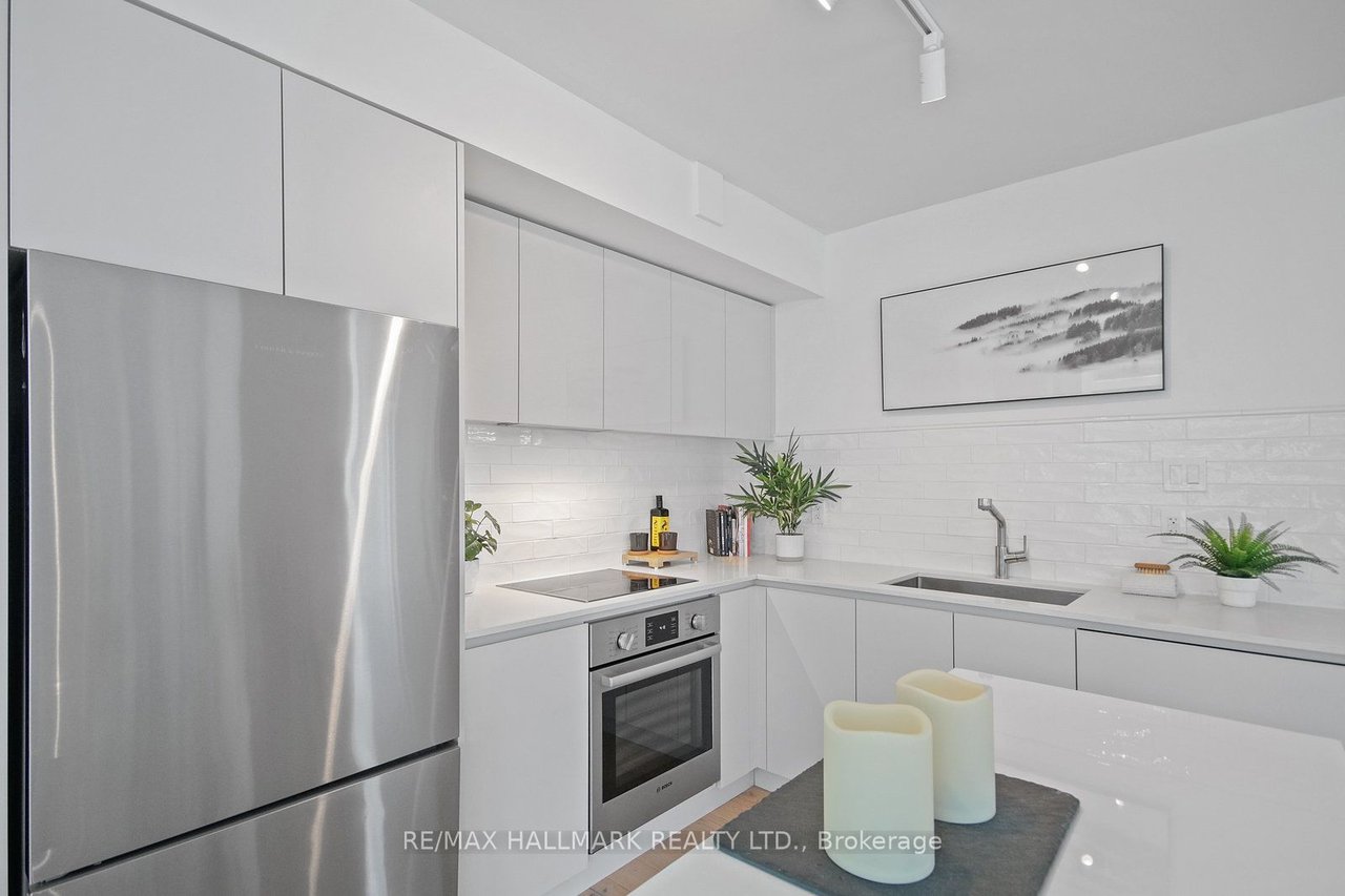 77 Harbour Sq