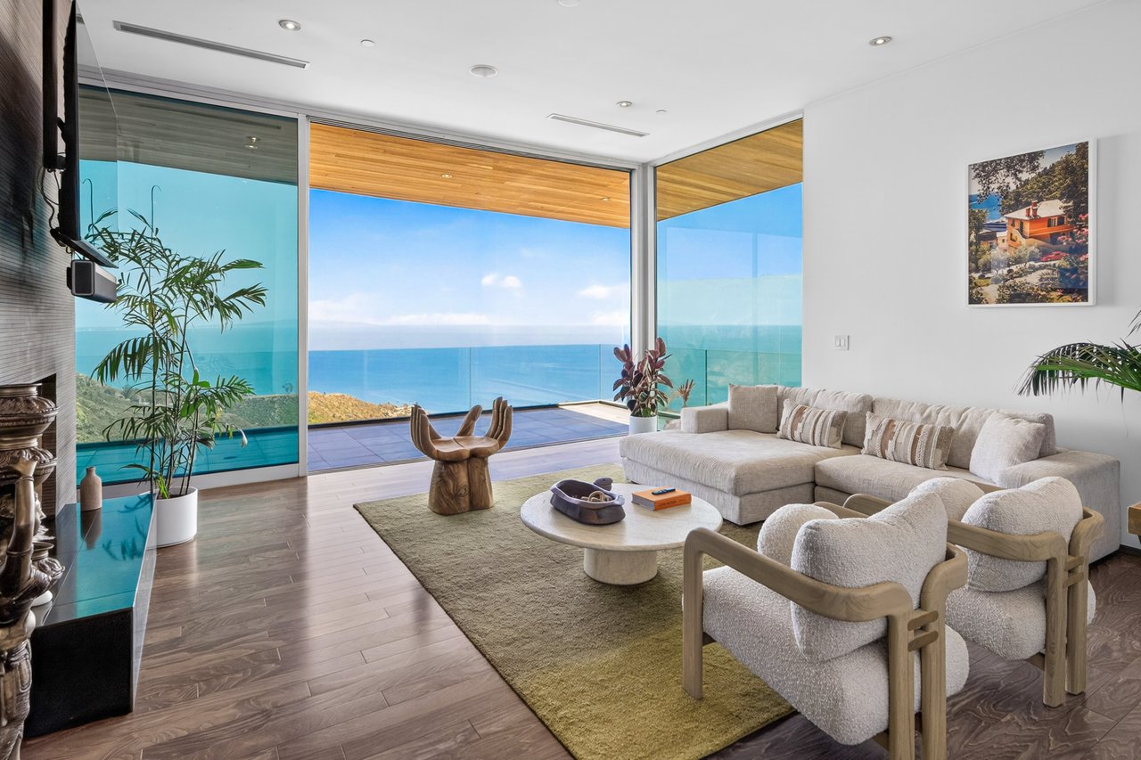 Casa Azure by Oraklus