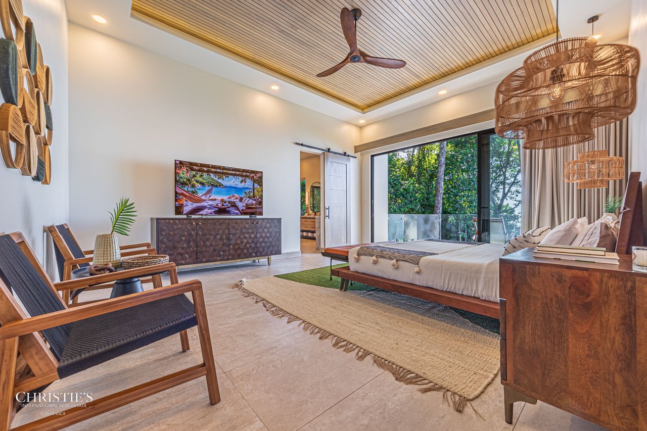 Luxury Estate in Escaleras — 5.5 Acres Majesty of Incredible Ocean Views 