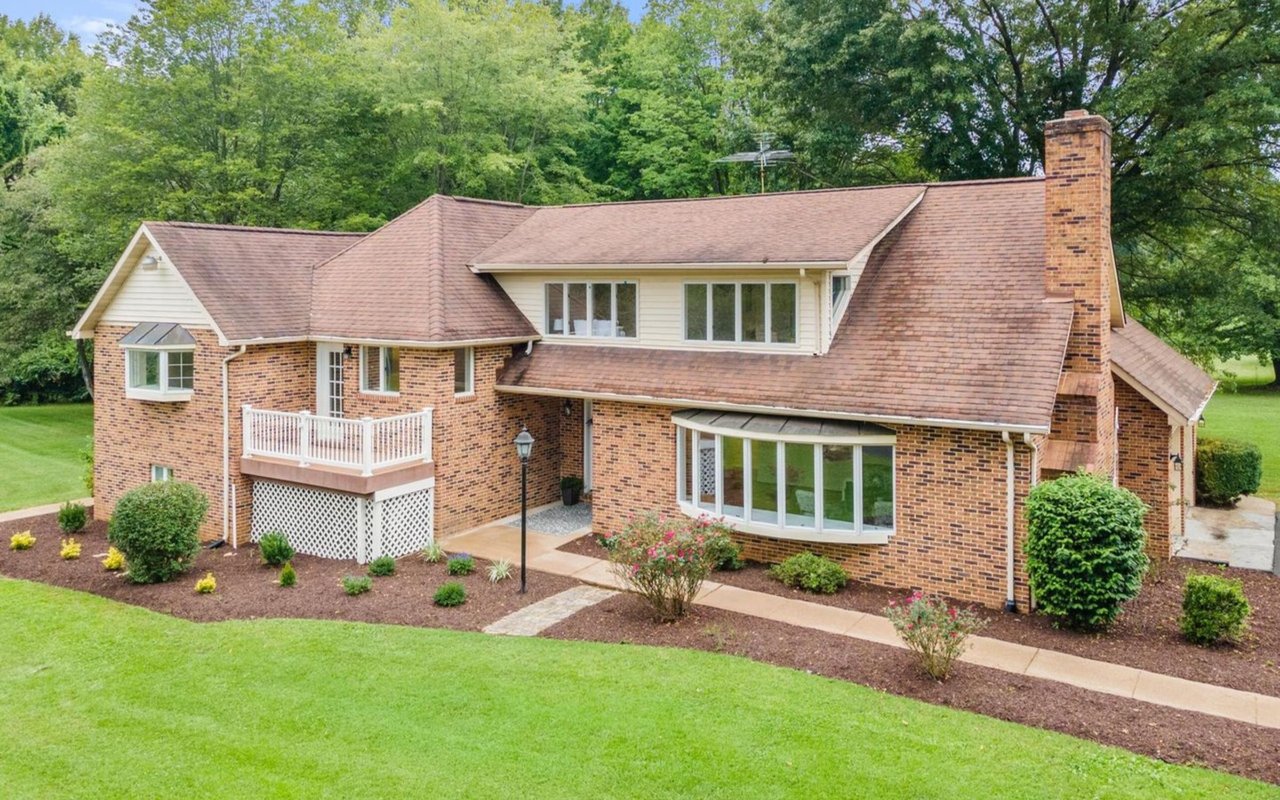 7366 Woodlawn Ln