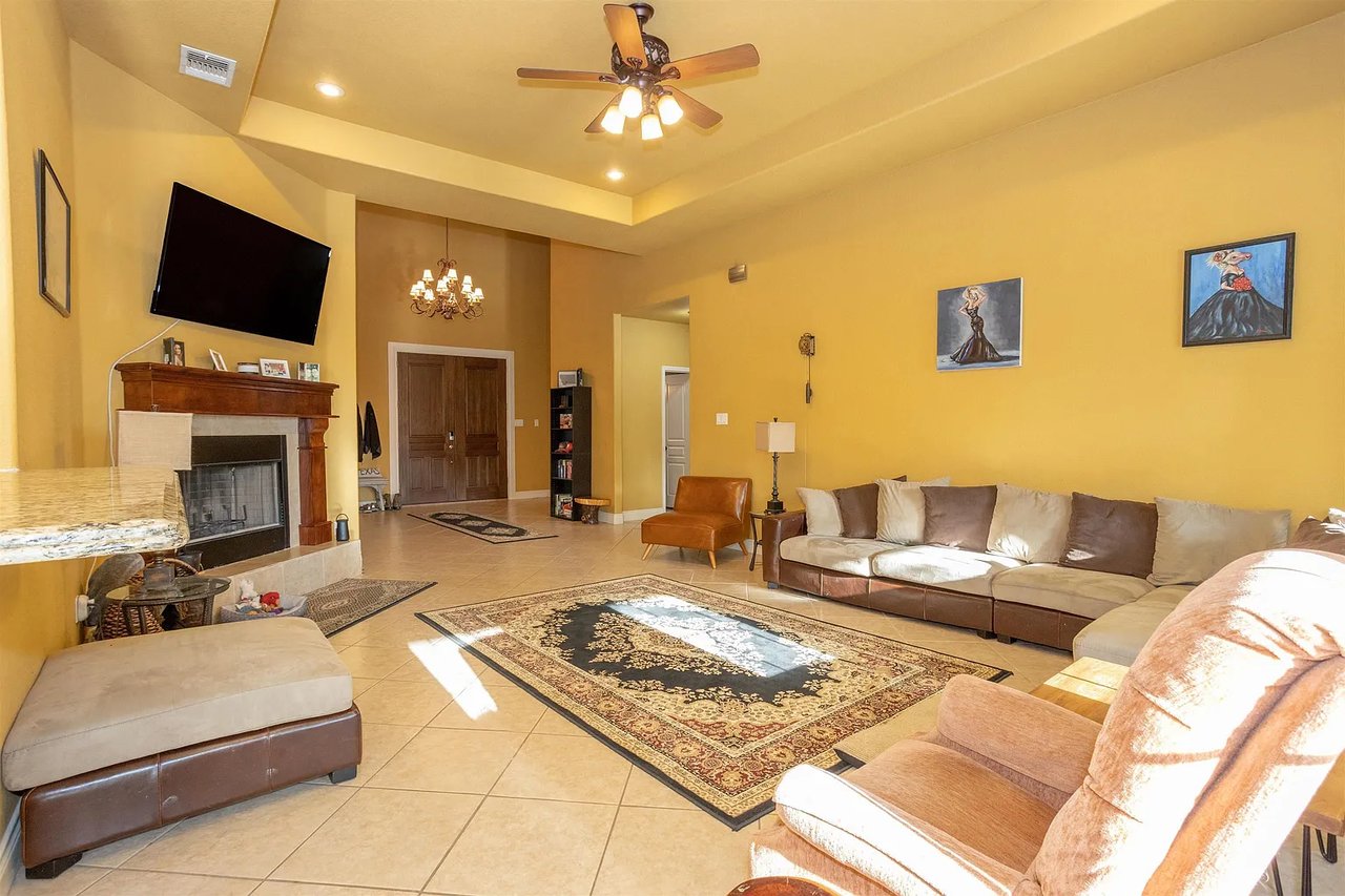 300 Mountain View Dr