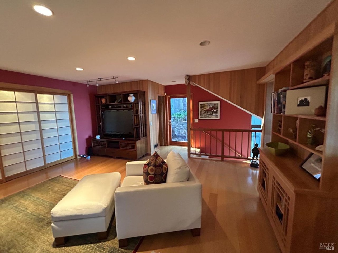 66 Toyon Ln