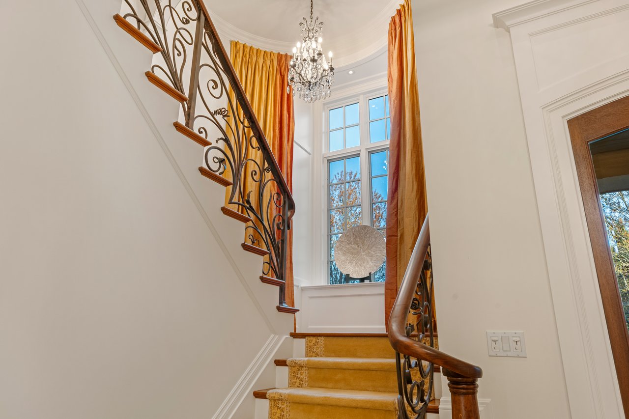 1081 Argyle Drive, Oakville