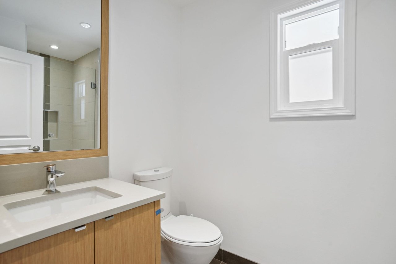 1699 Arbutus Pl