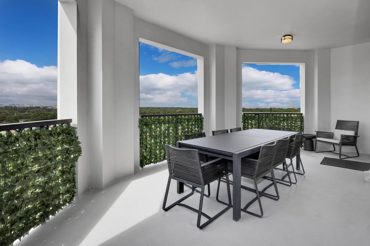 Exceptional Lower Penthouse Corner Unit in The City Beautiful