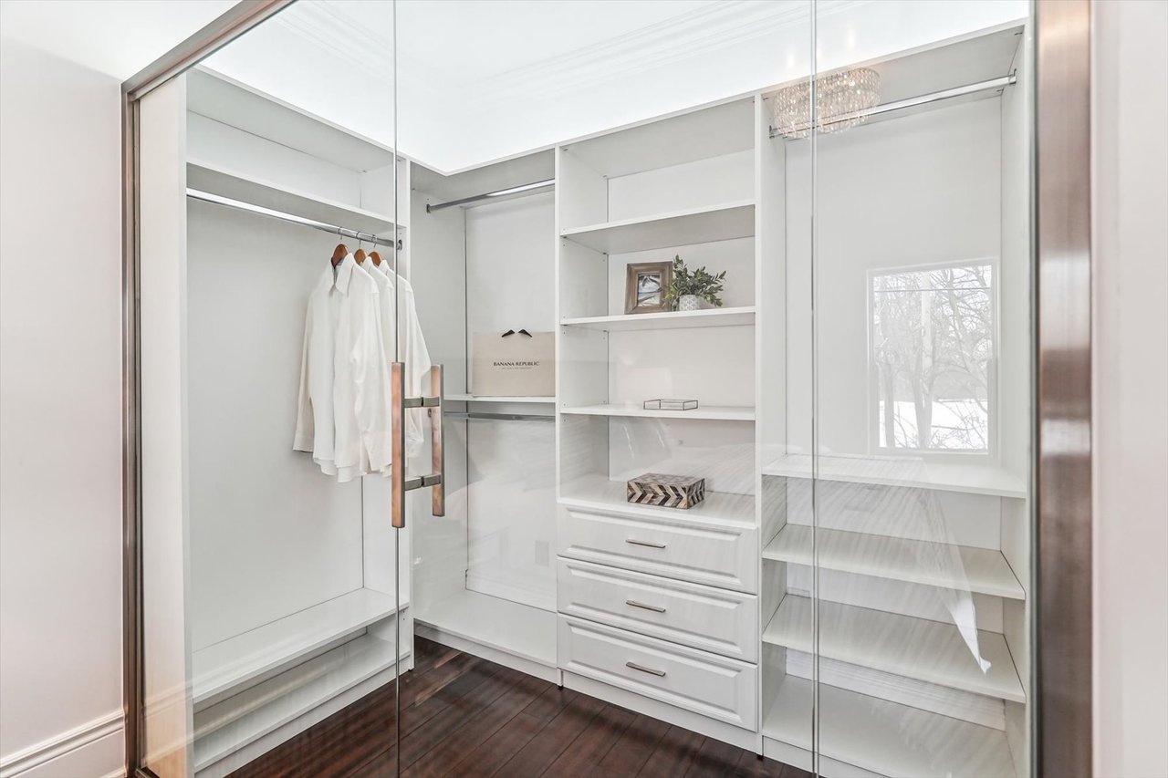 290 Bathurst St