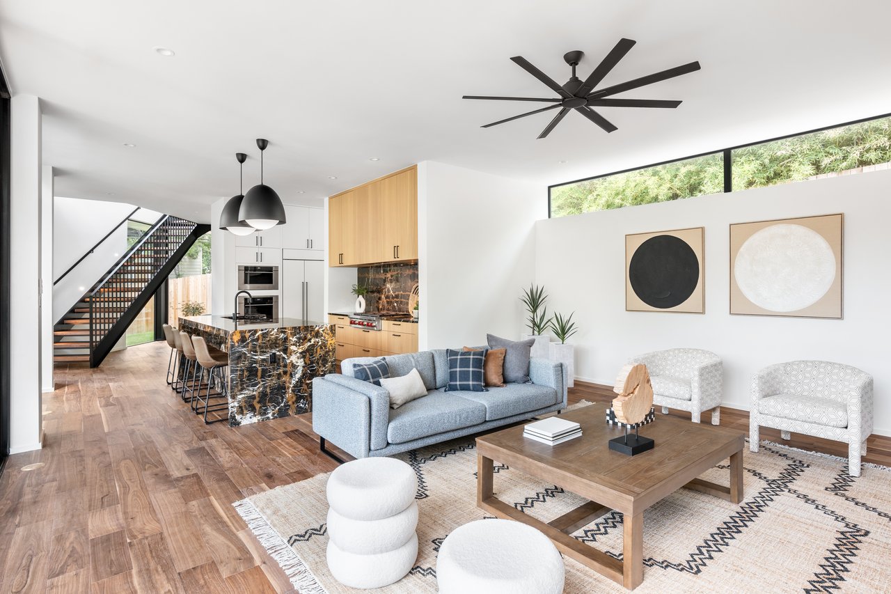 1121 Bluebonnet LN