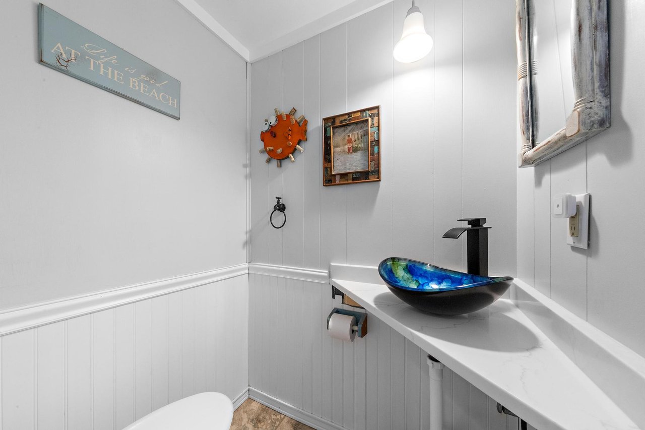 216 Taylor Ave, 1st Floor Unit