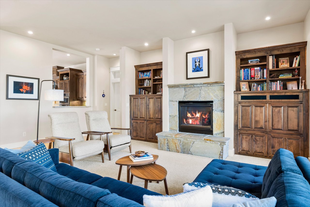 2589 NW Champion Circle