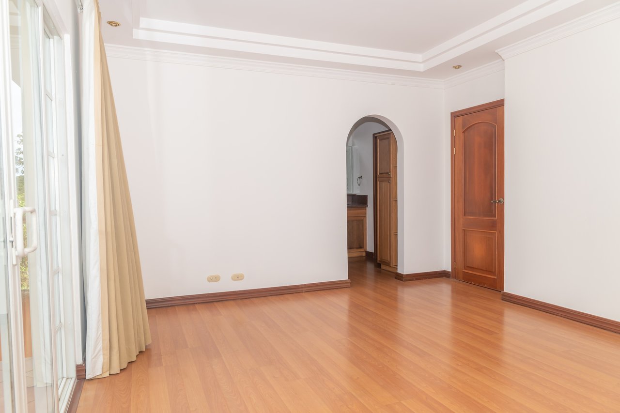 Colonial Gated Community Villa, Curridabat, San Jose