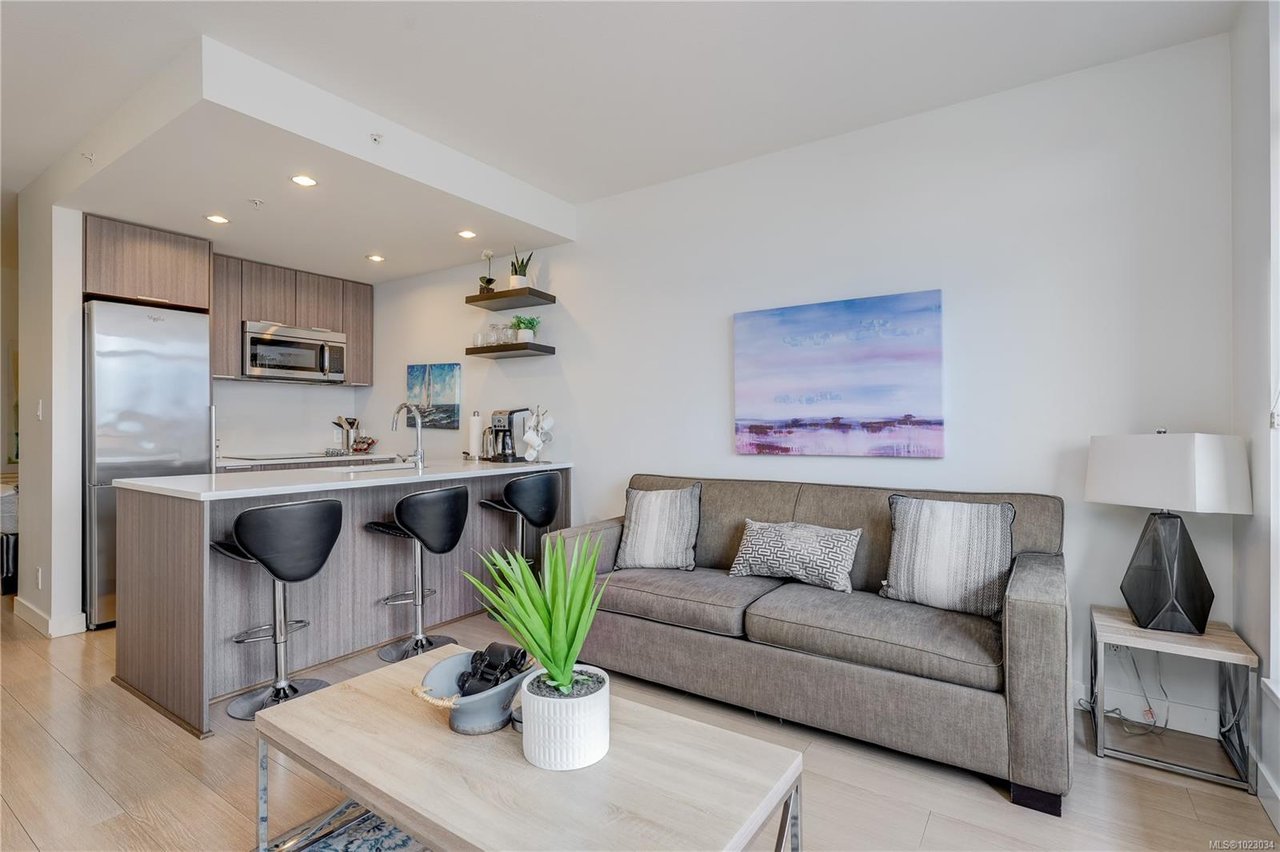 910-728 Yates St, Victoria