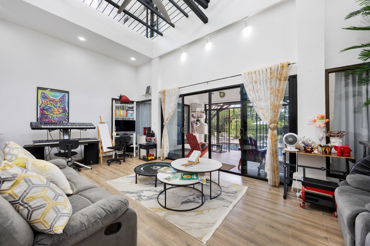 Casa Brillante & Casita Cinco Playas | Modern Home with Guest Casita, Pool & Mountain Views in Huacas