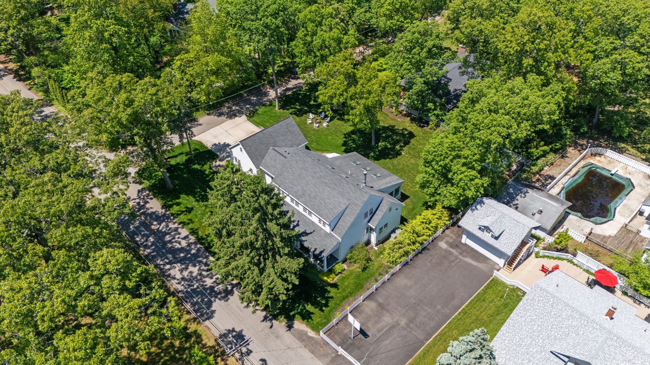 47118 Oak Avenue, Grand Beach, MI 49117