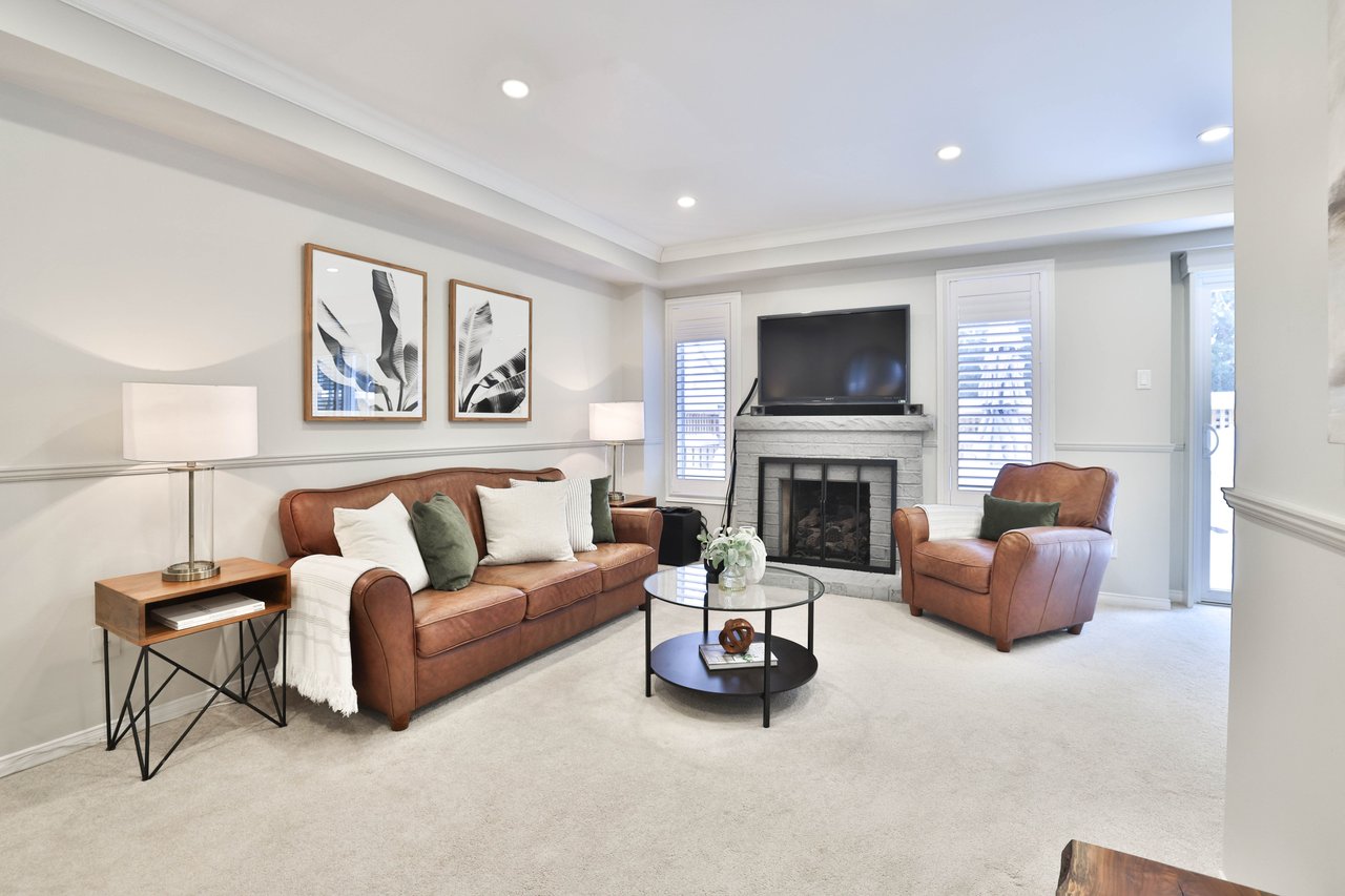 5255 Lakeshore Road 7