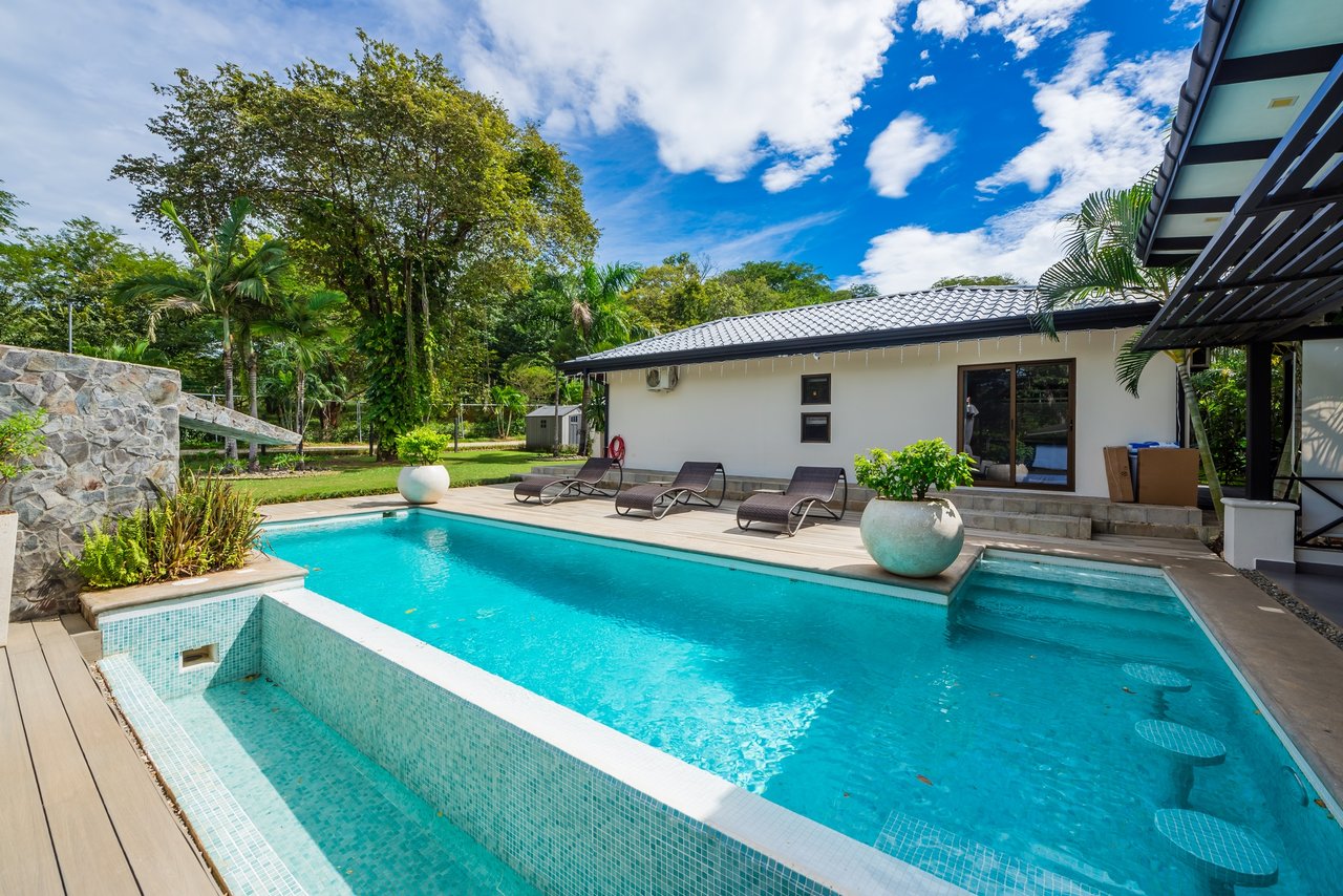 Casa Cielo | Luxurious Multifunctional Estate with Main House, Apartments, and Pool in Guanacaste!