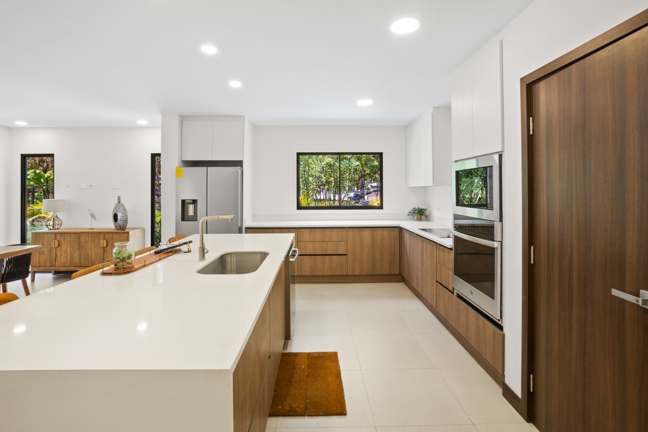 Flamingo Estates Luxury Home | Modern 4-Bed Retreat with Pool & Rooftop Terrace Near Beach & Marina