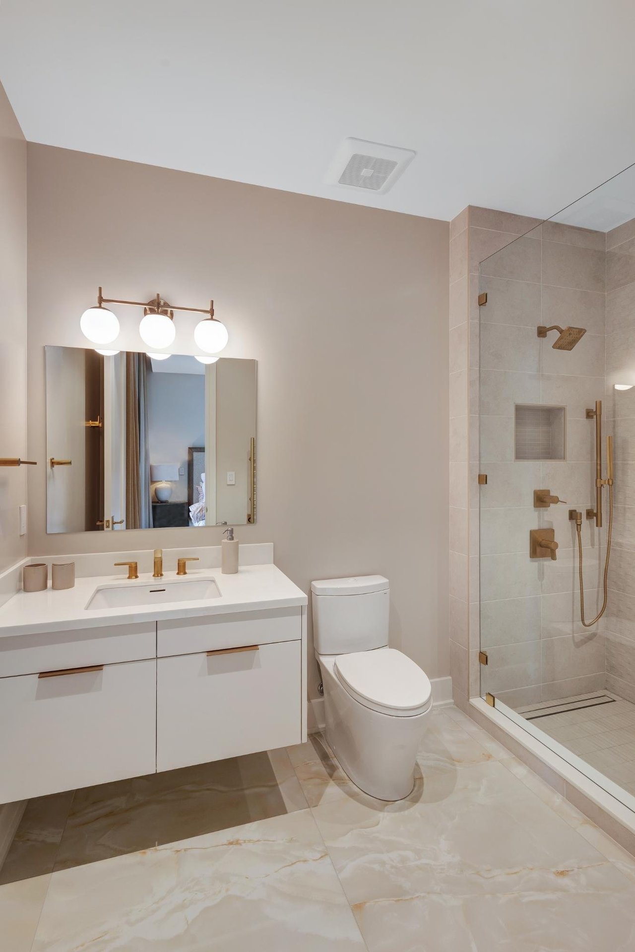 Aqualina Beach Front Apartment, 1103 